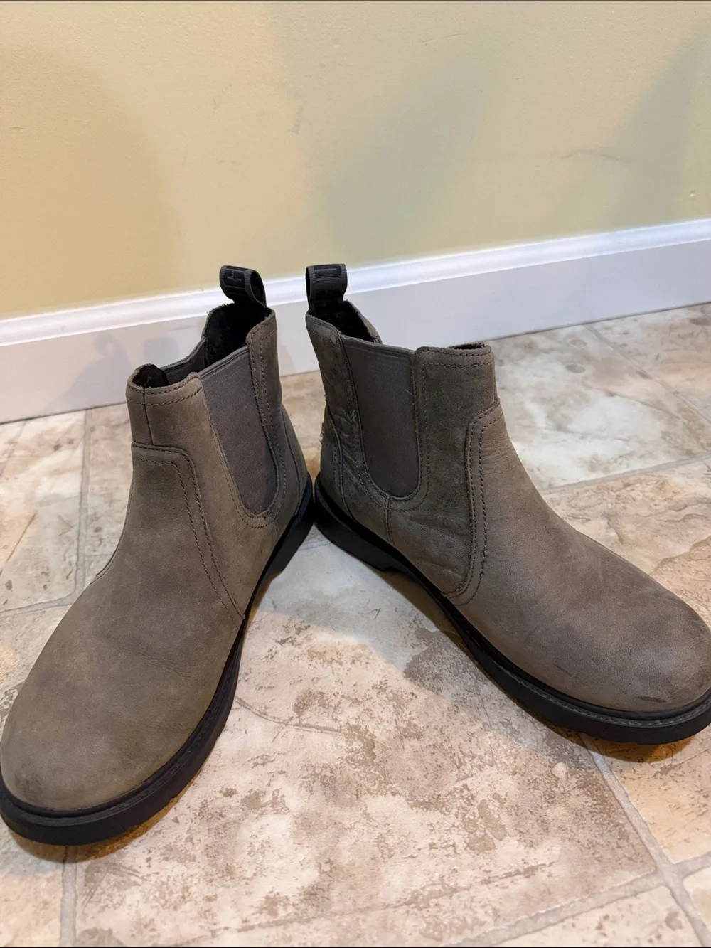 Men's UGG Bolden Gray Leather Pull On Chelsea Boots